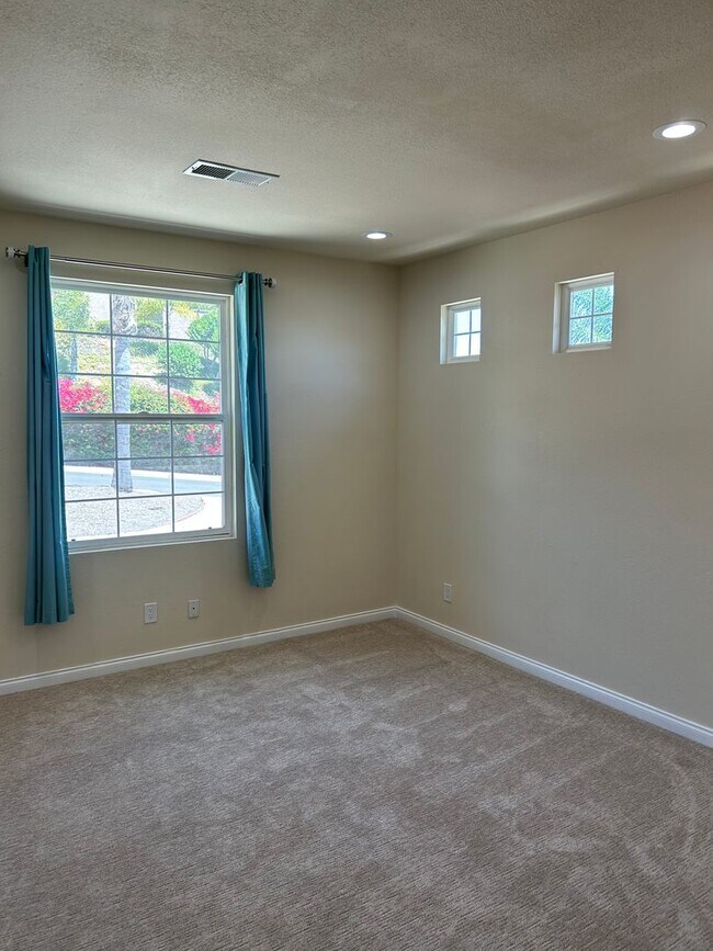 Building Photo - 1651 Daybreak Pl