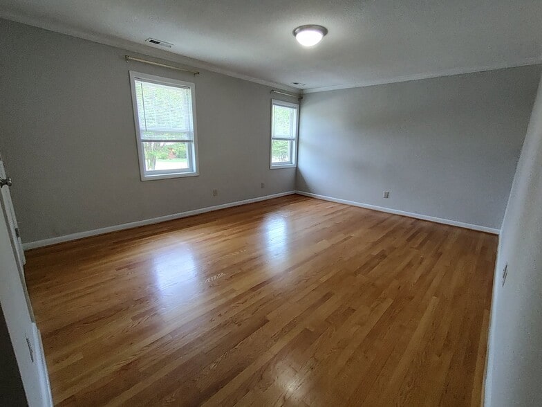 Building Photo - 908 Athens Dr