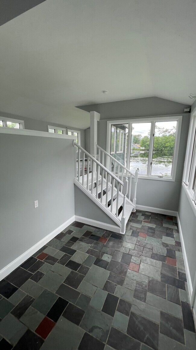 Mud room - 20 Lakeview Pl