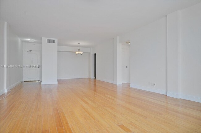 Building Photo - 9381 E Bay Harbor Dr