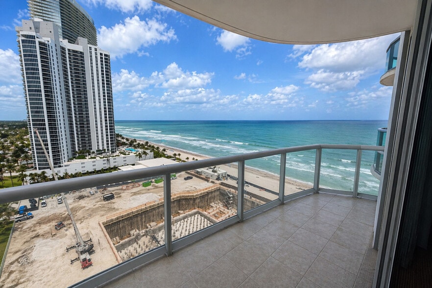 Building Photo - 18683 Collins Ave