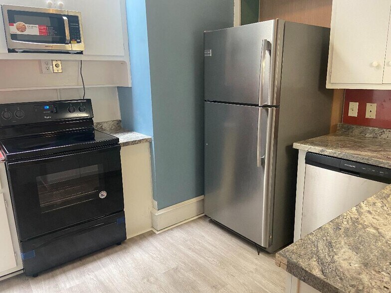 Building Photo - 498 Madison Ave