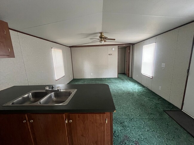 Building Photo - Charming 2 Bedroom Mobile Home in McAlpin