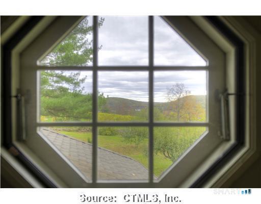 Building Photo - 38 Strawberry Ridge Rd