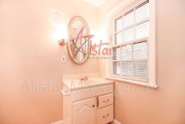 Building Photo - 3801 Woodridge Rd