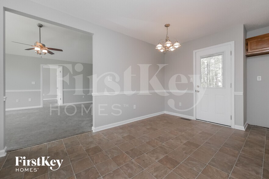 Building Photo - 221 Whitney Ln