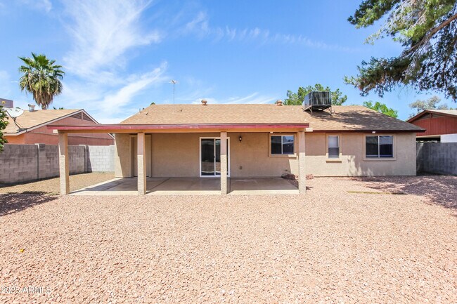 Building Photo - 9007 W Cinnabar Ave