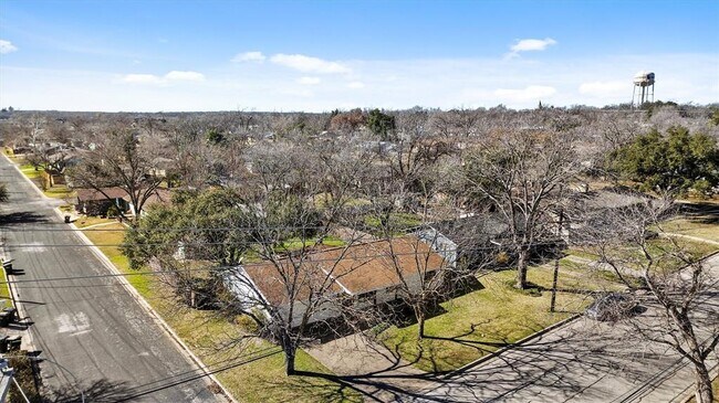 Building Photo - 1806 Hutto Rd