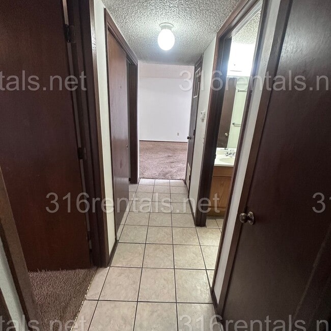 Building Photo - 359 E Marion Ct