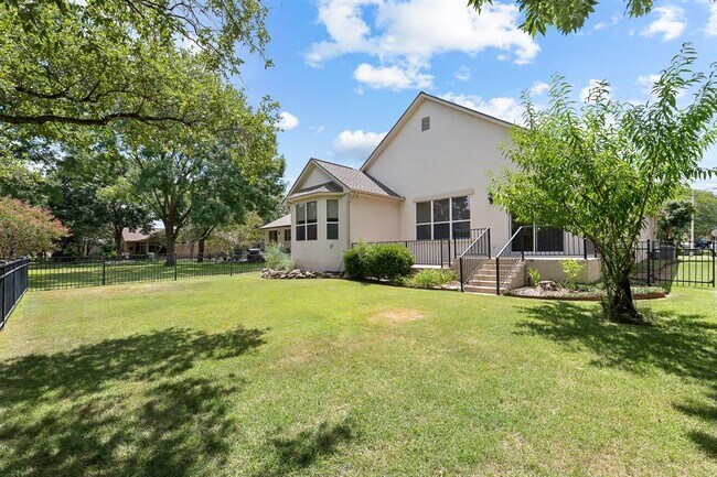 Building Photo - 297 Whispering Wind Dr