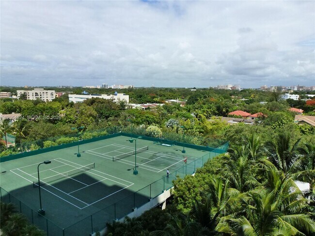 Building Photo - 2627 S Bayshore Dr