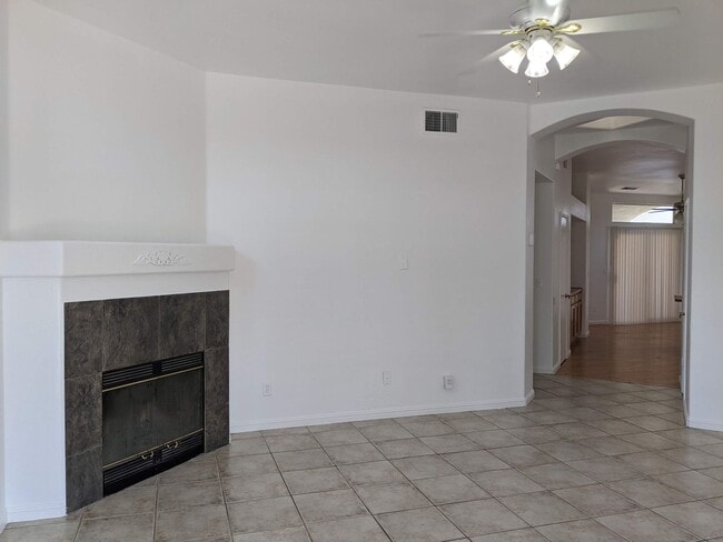 Building Photo - NW home offering plenty of amenities, clos...