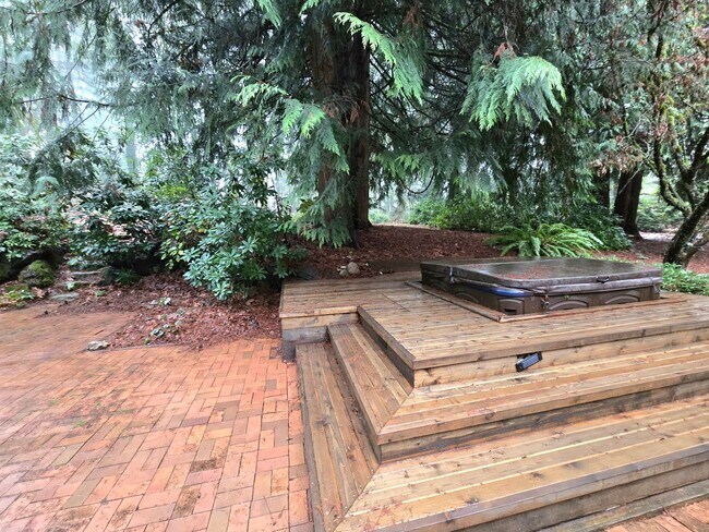 Building Photo - 5 Bedroom 4 Bathroom Home in Woodinville