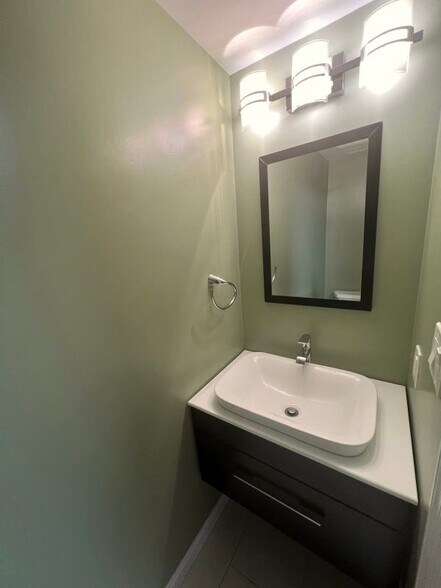 Building Photo - 11570 Hill Meade Ln