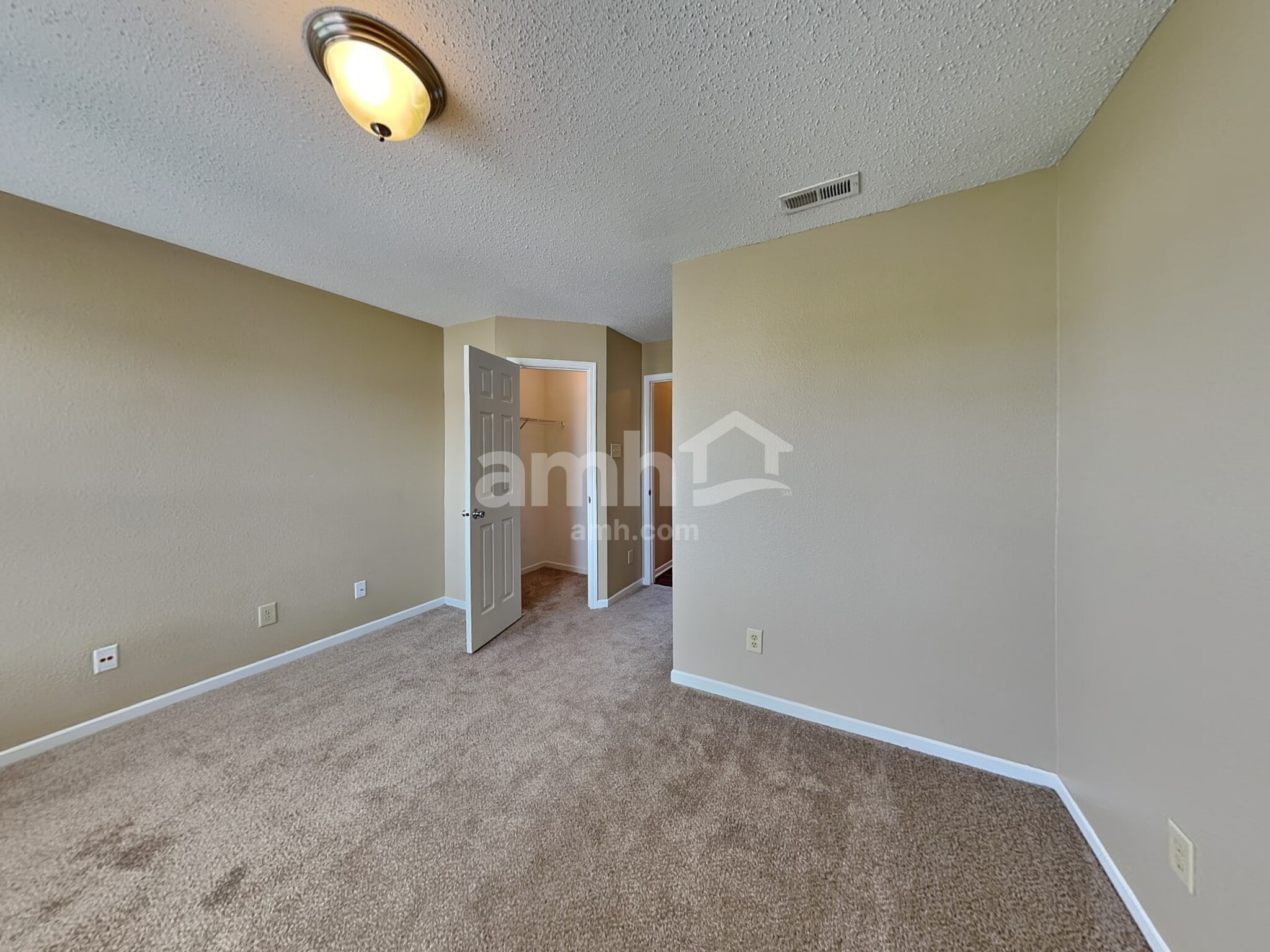 Building Photo - 6765 W Littleton Dr