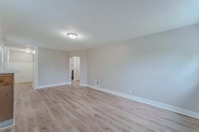 Building Photo - 5612 Colerain Ave