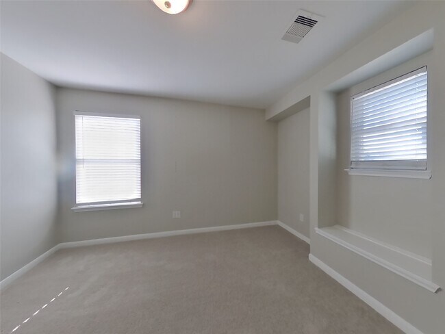 Building Photo - 10914 Tipton Oaks Dr