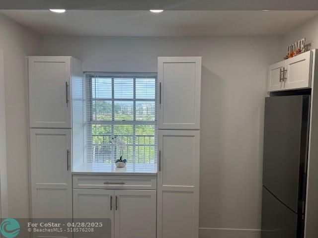 Building Photo - 3150 N Palm Aire Dr