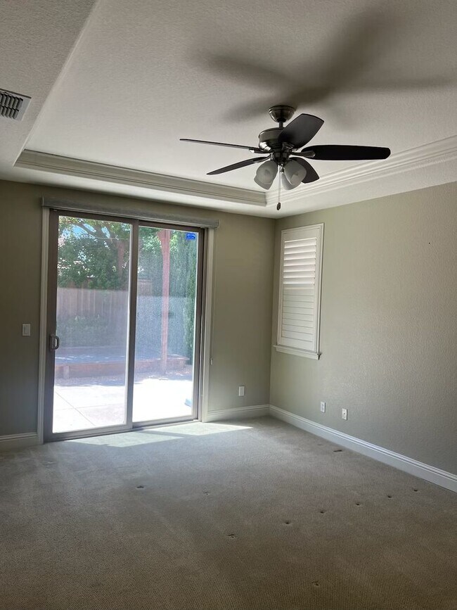 Building Photo - Charming 4-Bed, 2-Bath Single-Story Home for Rent in Elk Grove, CA