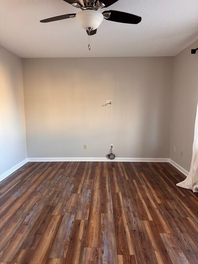Building Photo - 3 Bedroom || 2.5 Bathroom - Townhome