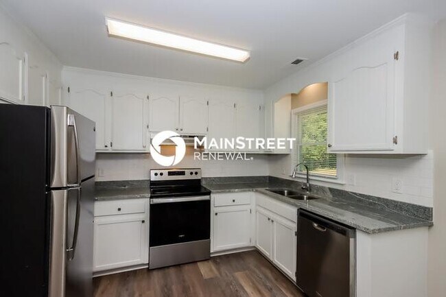 Building Photo - 3 Bedroom Pet-Friendly Home in Gastonia, NC with Main Street Renewal