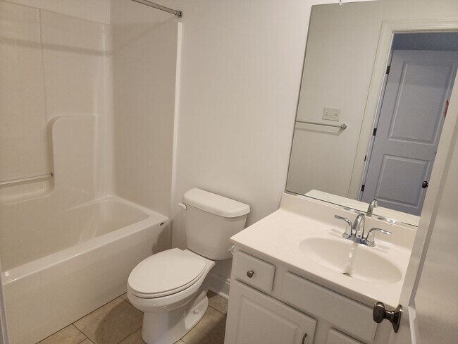 Building Photo - Stunning Luxury Home with 5 Bedrooms and 5...