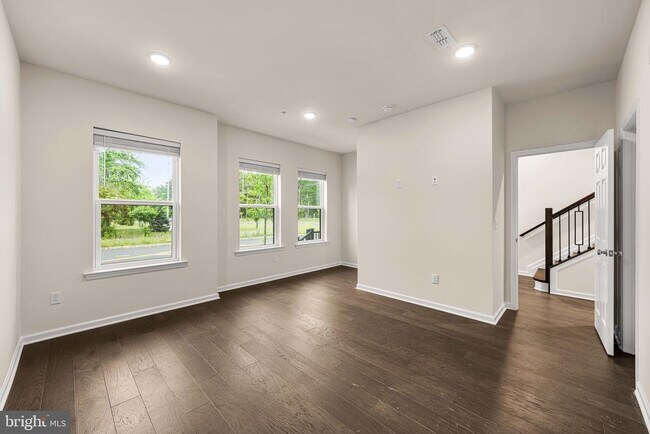 Building Photo - 105 Vaughn Dr