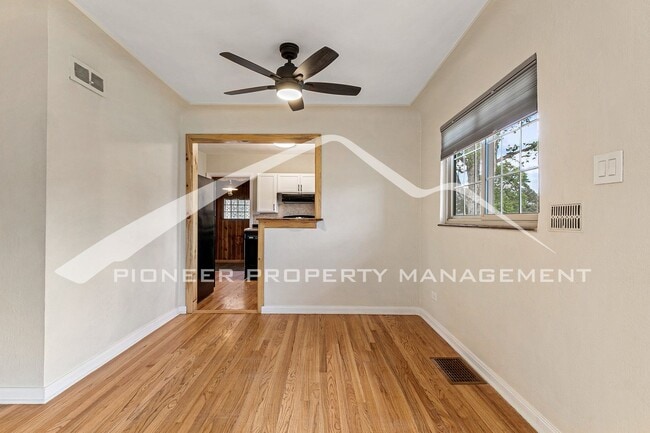 Building Photo - Cozy House with Central A/C and Fenced Back Yard