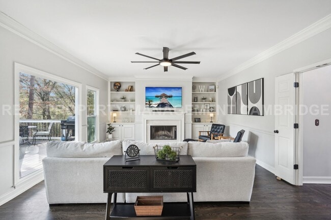 Building Photo - Living Large in Alpharetta