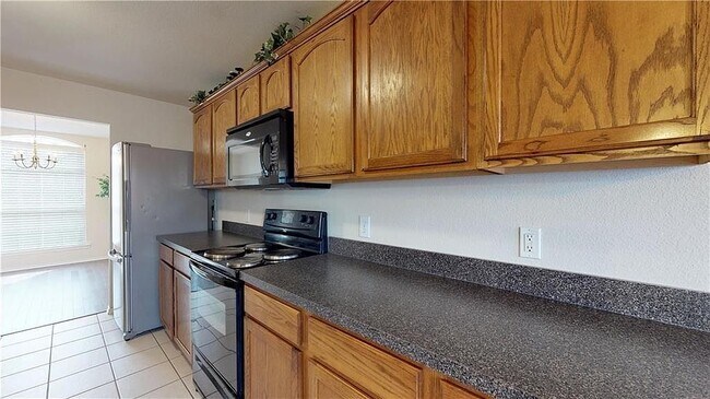Building Photo - 9948 Southgate Dr