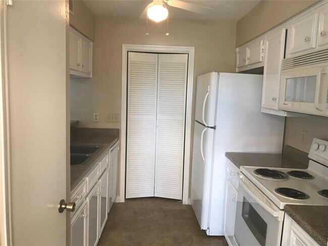 Building Photo - 13603 Ravensway Dr