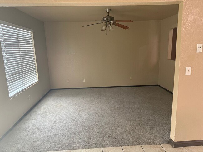 Building Photo - 3 Bd-2bth Move in Ready!!