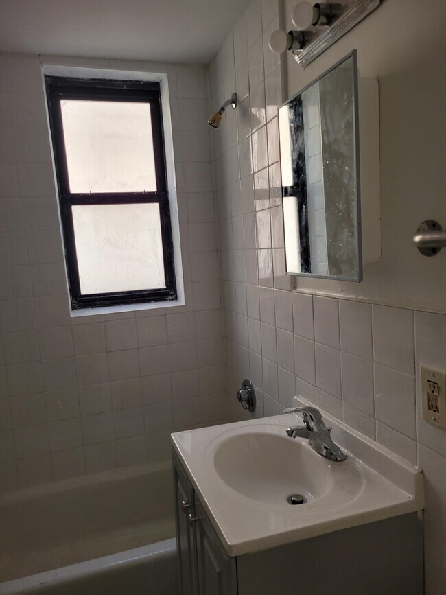 Building Photo - 220 Stegman St