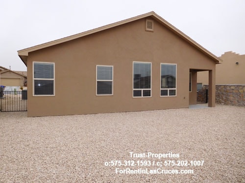 Building Photo - Spacious 3/2