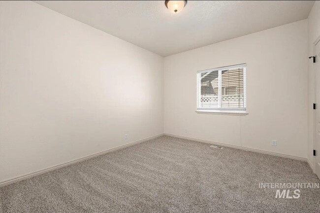 Building Photo - 850 W Heather Woods Dr
