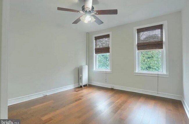 Building Photo - Spacious 3 Bedroom on 2nd