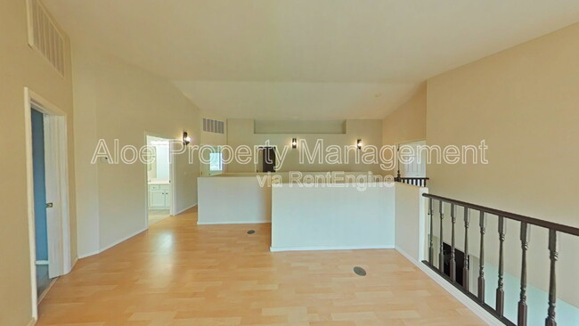 Building Photo - 491 W Ebony Way