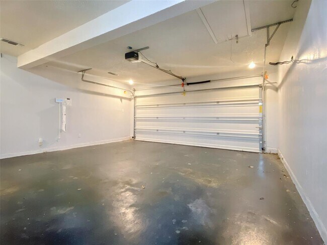 Building Photo - 8303 Alabama Dr