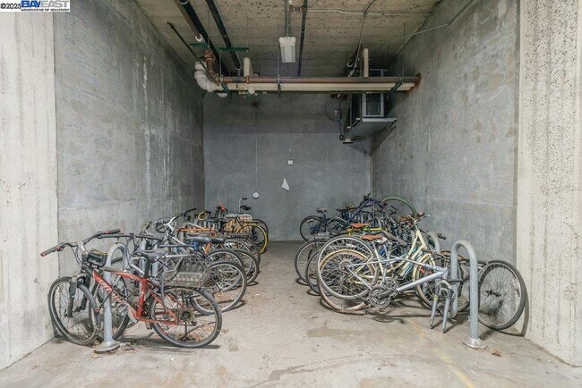 Building Photo - 1001 46th St