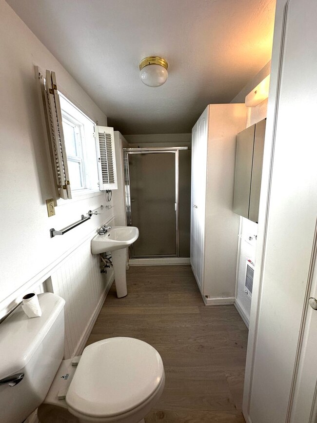 Building Photo - Two bedroom, one bath on west Line Street