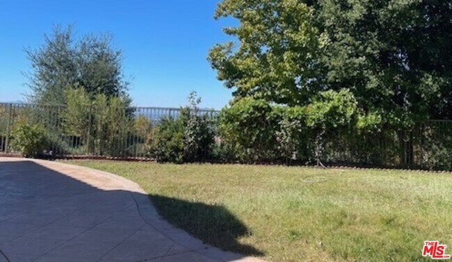 Building Photo - 11040 Renaissance Dr