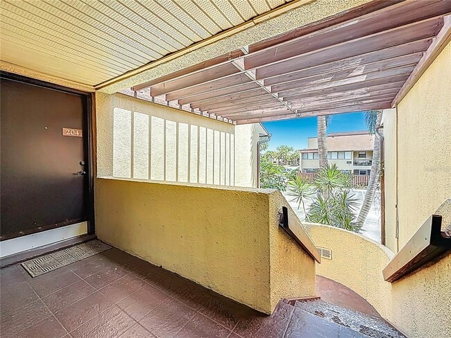 Building Photo - 890 N Village Dr