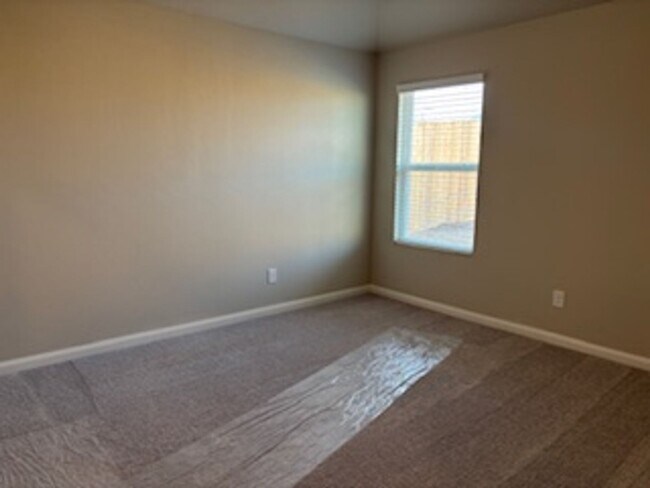 Building Photo - FIRST MONTH FREE - Beautiful New Home!