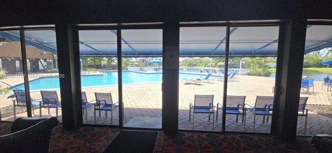 Building Photo - 3680 Inverrary Dr