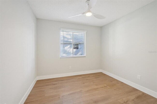 Building Photo - 123 Edgewater Cir