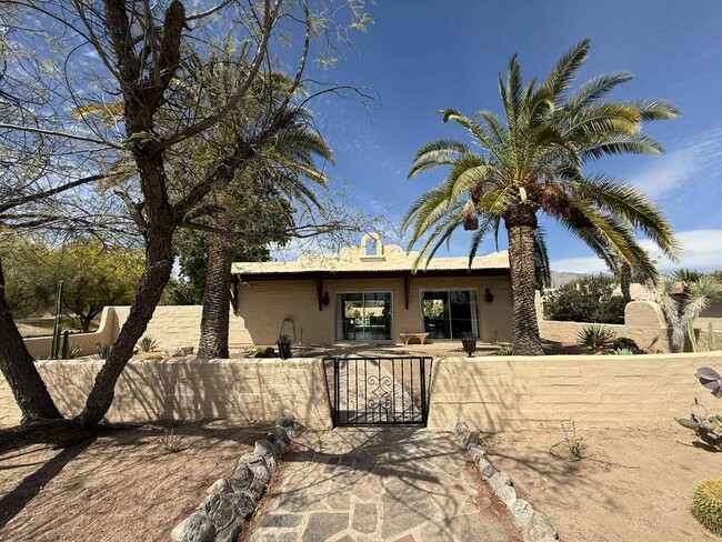 Building Photo - 5204 N Tigua Dr