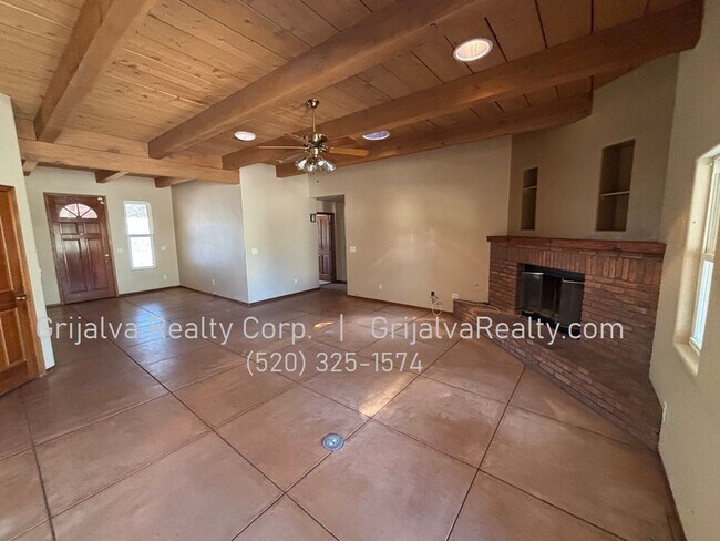 Building Photo - Huge Retreat Style Property for Rent in Central Tucson (Ft Lowell/Campbell)