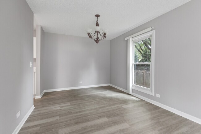 Building Photo - 135 Encina Dr