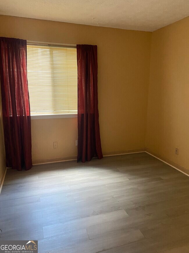 Building Photo - 8574 Creekwood Way