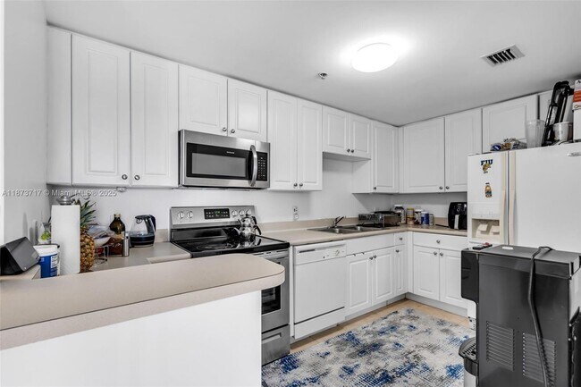 Building Photo - 1627 SW 37th Ave